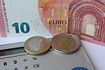 Euro-Schein und Münzen