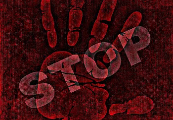 offene Hand zeigt STOP